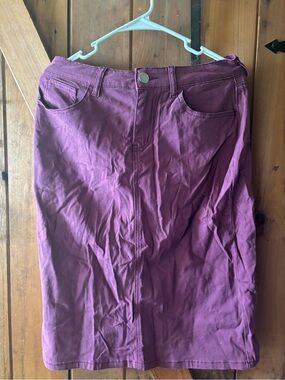 Women’s Midi Skirt in Deep Plum